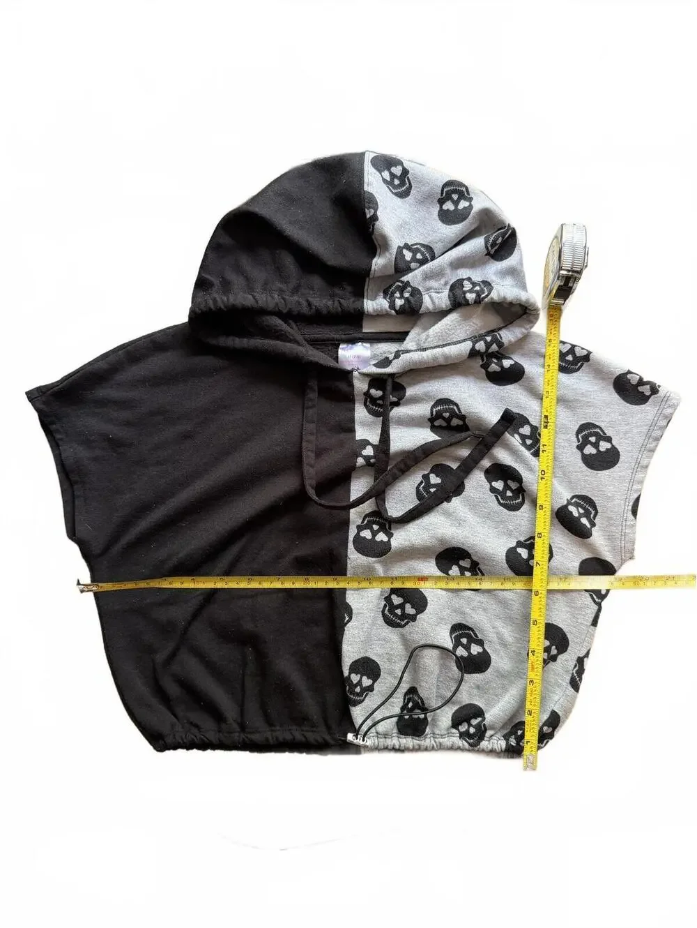 OUTFIT 2 PIECE Two-Tone Skull Print Hooded Crop Top and Shorts Set SIZE MED 7 9